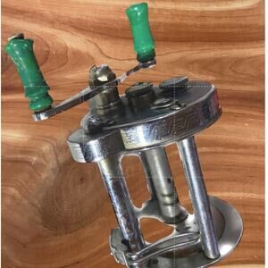 Vintage Pflueger Akron No 1893L Baitcasting Reel USA Green Handles